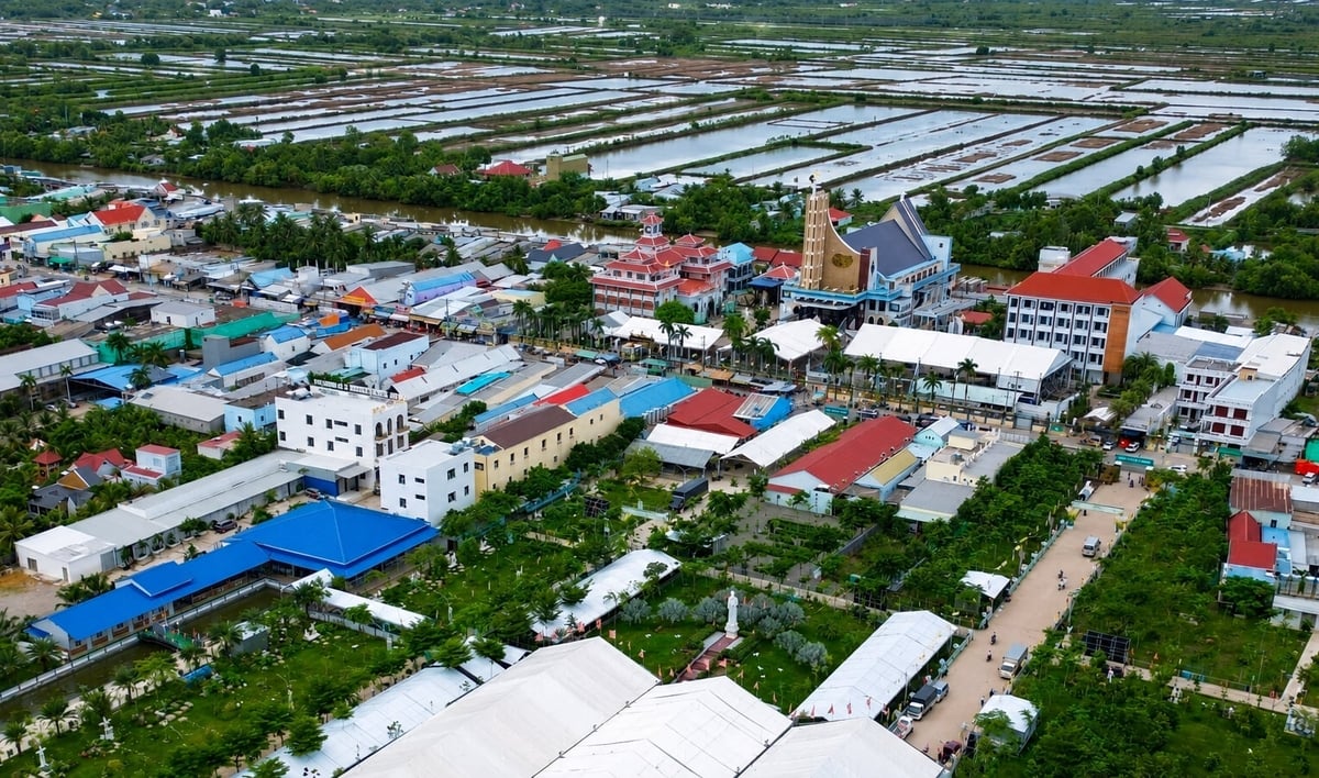 Toàn cảnh Trung tâm Hành hương Tắc Sậy, nơi đang hoàn tất những công đoạn cuối cùng để cử hành Thánh lễ tuyên phong Chân phước Cha Phanxicô Xaviê Trương Bửu Diệp vào ngày 2/7. Ảnh: BTC.