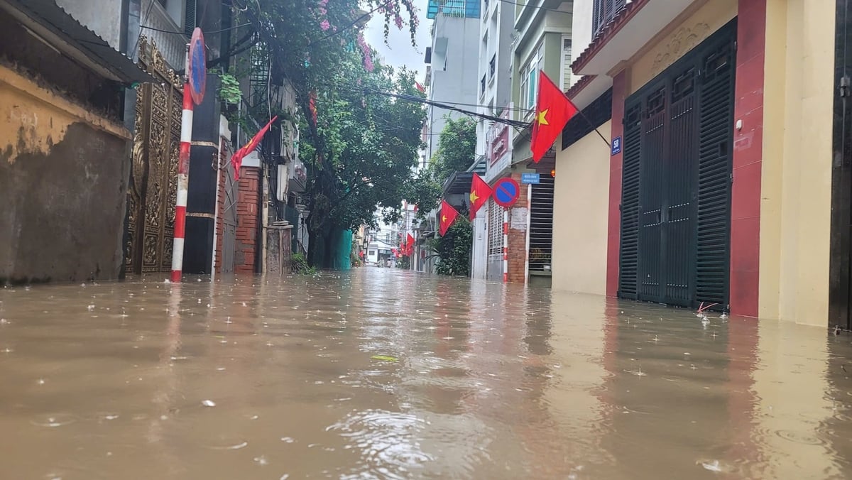 Ban Duy tu nhận định, nếu Hà Nội có lượng mưa trên 100 mm/h thì thành phố sẽ có 141 điểm ngập úng. Ảnh: NNMT.