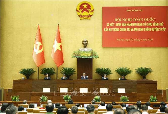 Tổng Bí thư, Chủ tịch nước Tô Lâm cùng các đồng chí Lãnh đạo chủ chốt và Trưởng Ban Tổ chức Trung ương chủ trì Hội nghị. Ảnh: Thống Nhất/TTXVN.