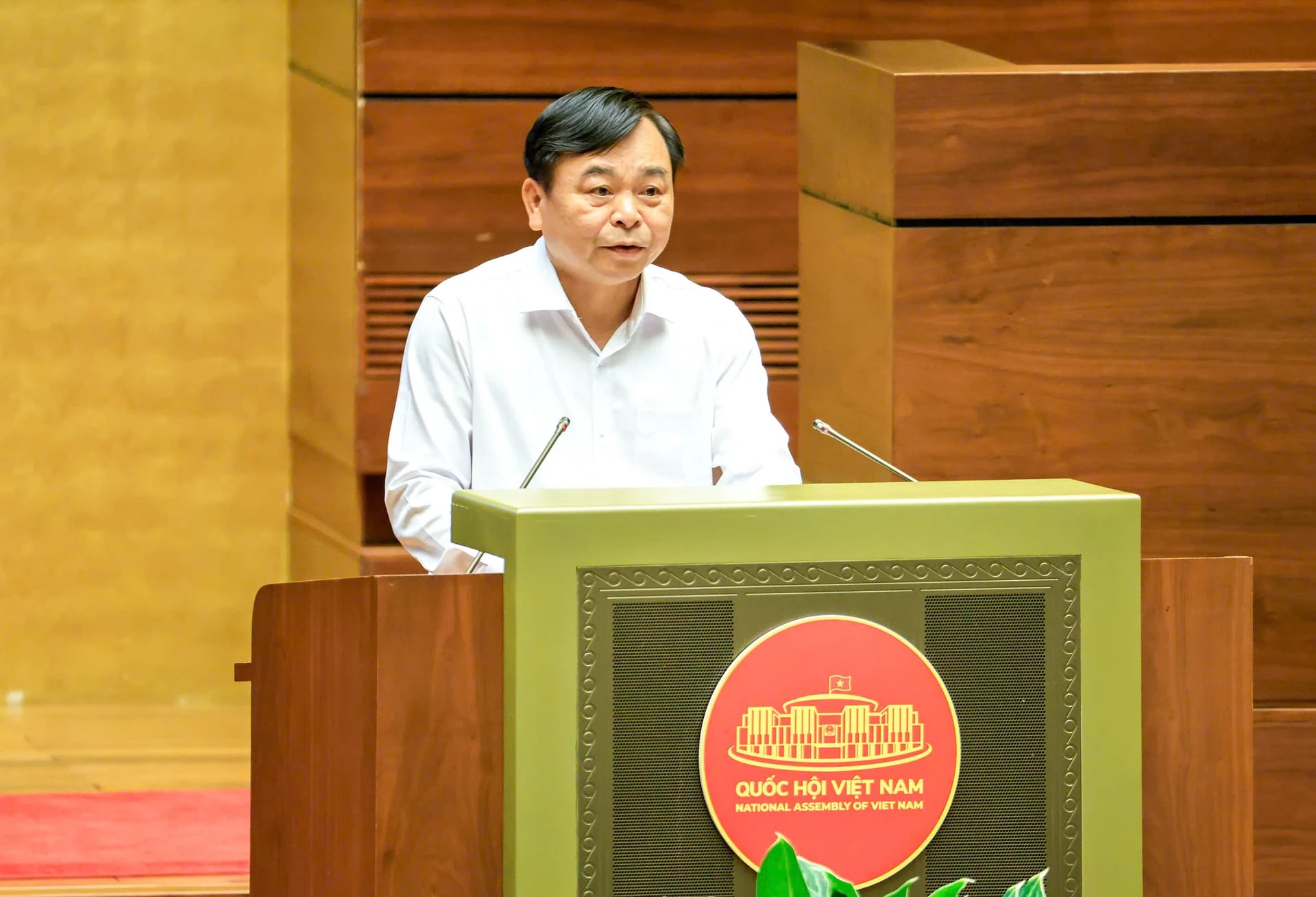 Thứ trưởng Nguyễn Hoàng Hiệp báo cáo tại Hội nghị. Ảnh: Như Ý.