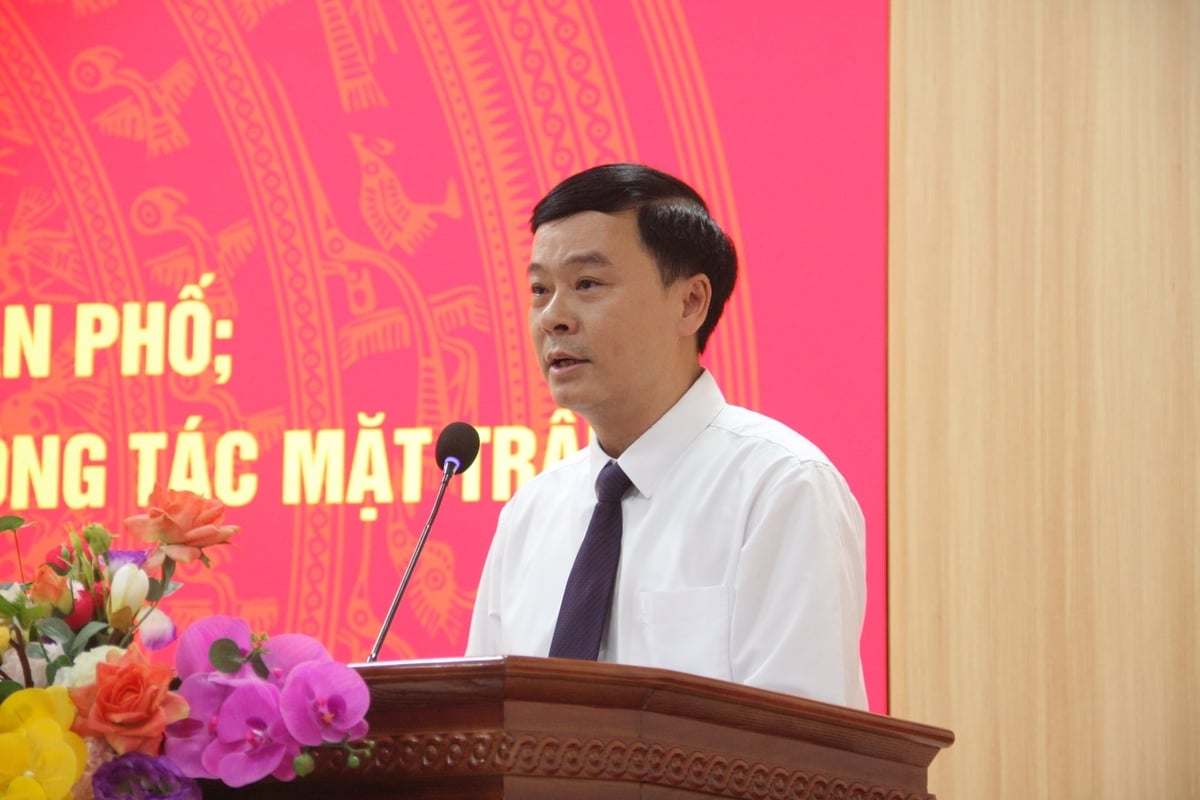 Ông Nguyễn Tri Phương, Phó Bí thư Thường trực Đảng ủy phường Tương Mai phát biểu tại hội nghị. Ảnh: Mai Đan.