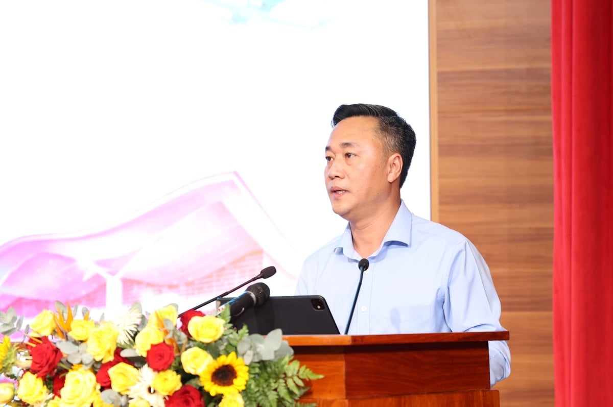 Ông Nguyễn Việt Hùng, Chủ tịch UBND tỉnh Khánh Hòa phát biểu tại hội nghị. Ảnh: Đặng Tuấn.