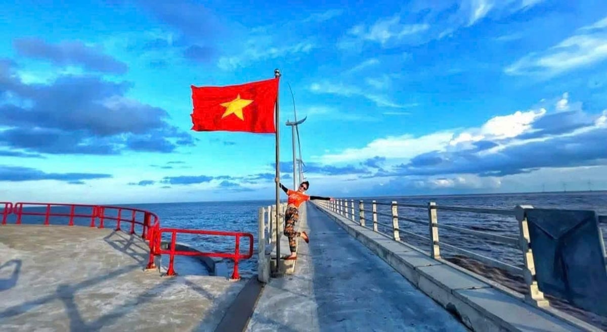 Khu vực ven của tỉnh Cà Mau biển thu hút gần 4,7 triệu lượt trong giai đoạn 2018-2025, mang về doanh thu khoảng 4.557 tỷ đồng. Ảnh: Điện gió Hòa Bình.