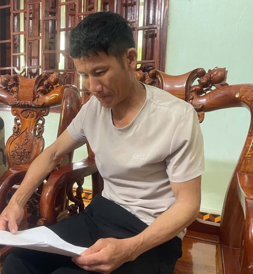 Gia đình ông Trần Văn Sỹ có 7ha rừng keo bị gãy đổ, nhưng không nhận được hỗ trợ. Ảnh: Thanh Tâm.