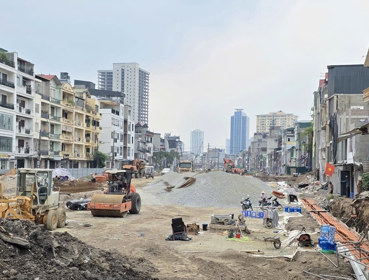 Hà Nội quyết tâm thông xe tuyến đường Vành đai 1, đoạn Hoàng Cầu - Voi Phục trước 2/9. Ảnh: Xuân Vũ.