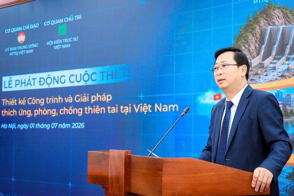 Phó Chủ tịch Ủy ban Trung ương Mặt trận Tổ quốc Việt Nam Cao Xuân Thạo cho rằng, cuộc thi là một hoạt động đầy tính nhân văn, lan tỏa tinh thần vì cộng đồng, kêu gọi, vận động toàn xã hội cùng chung tay phòng chống thiên tai. Ảnh: BTC.