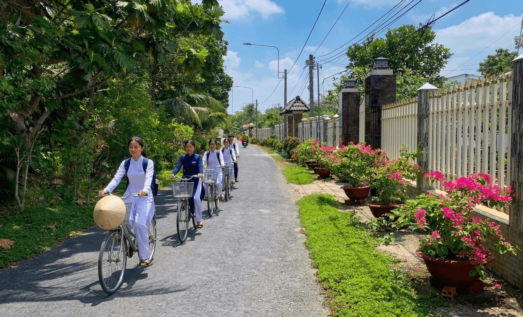 Một tuyến đường ở xã An Bình, tỉnh Vĩnh Long được đầu tư xây dựng khang trang, sạch đẹp. Ảnh: HT.