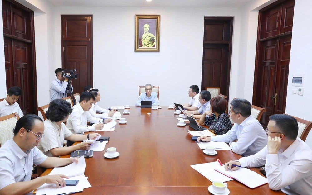 Thứ trưởng Bộ VHTTDL Phan Tâm, Trưởng Ban Tổ chức Giải Báo chí toàn quốc 'Vì sự nghiệp phát triển Văn hóa Việt Nam' lần thứ Tư, chủ trì cuộc họp của Ban Tổ chức giải. Ảnh: Báo Văn Hoá.