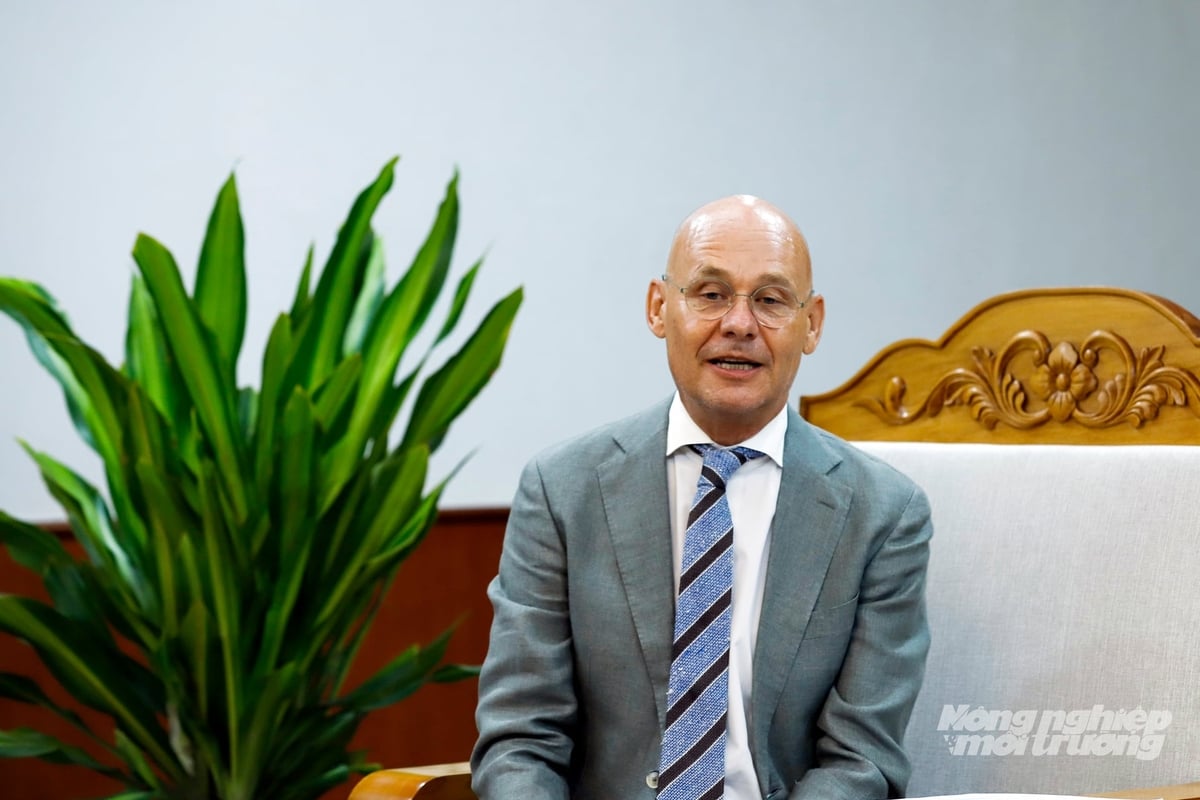Đại sứ Kees Van Baar cho biết Bộ Nông nghiệp và Môi trường là đối tác thân thiết của Đại sứ quán Hà Lan.&nbsp;Ảnh: Khương Trung.