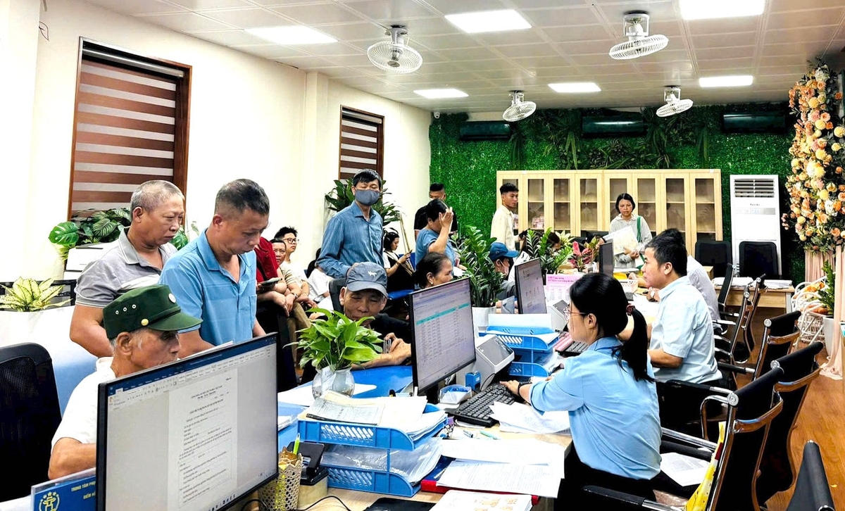 Người dân đến làm thủ tục hành chính ở Điểm hỗ trợ dịch vụ công tại xã Đại Thanh. Ảnh: Xã Đại Thanh.