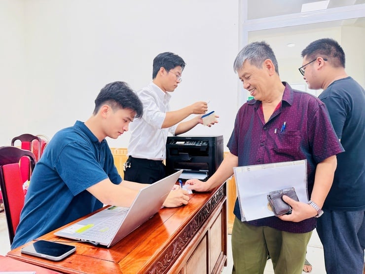 Chính sách bồi thường, hỗ trợ người dân trong điện giải phóng mặt bằng được xã thực hiện công khai, minh bạch. Ảnh: Phương Xuyến.