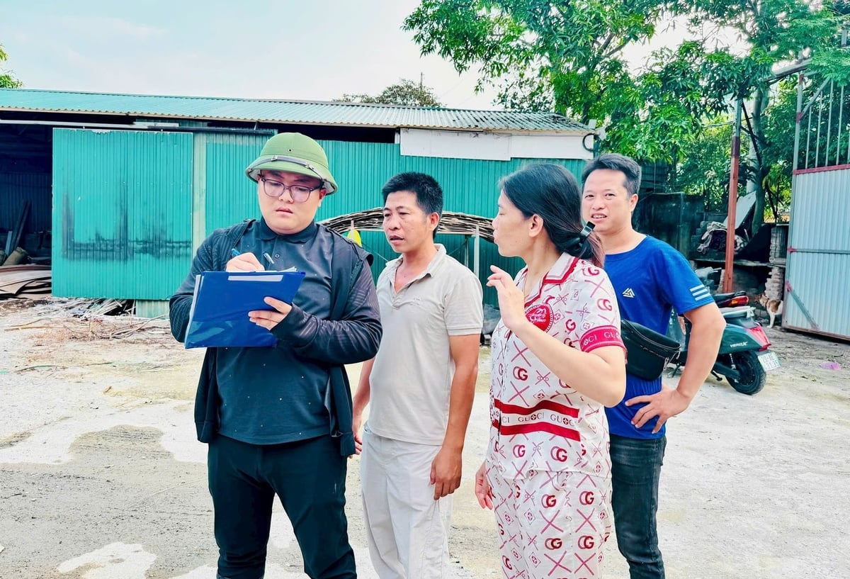 Lực lượng chức năng cùng các hộ dân tích cực phối hợp trong công tác giải phóng mặt bằng Khu đô thị thể thao quốc tế Hà Nội. Ảnh: Phương Xuyến.