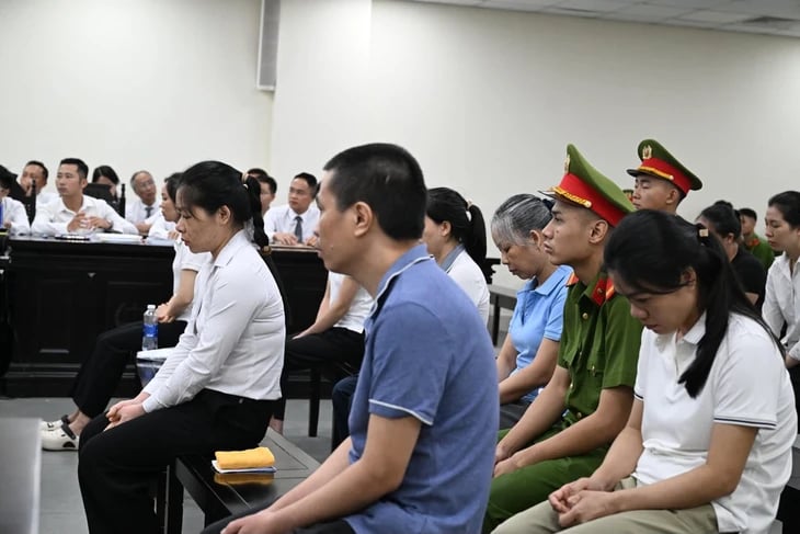 Các bị cáo tại phiên tòa. Ảnh: Tuổi trẻ.