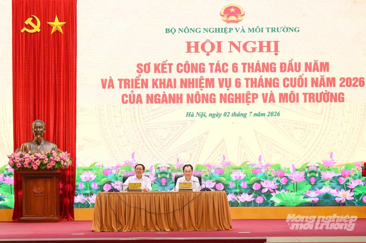 Phó Thủ tướng Chính phủ Hồ Quốc Dũng (bên trái) và Bộ trưởng Bộ Nông nghiệp và Môi trường Trịnh Việt Hùng chủ trì Hội nghị Sơ kết công tác 6 tháng đầu năm và triển khai nhiệm vụ 6 tháng cuối năm 2026 của ngành Nông nghiệp và Môi trường. Ảnh: Tùng Đinh.