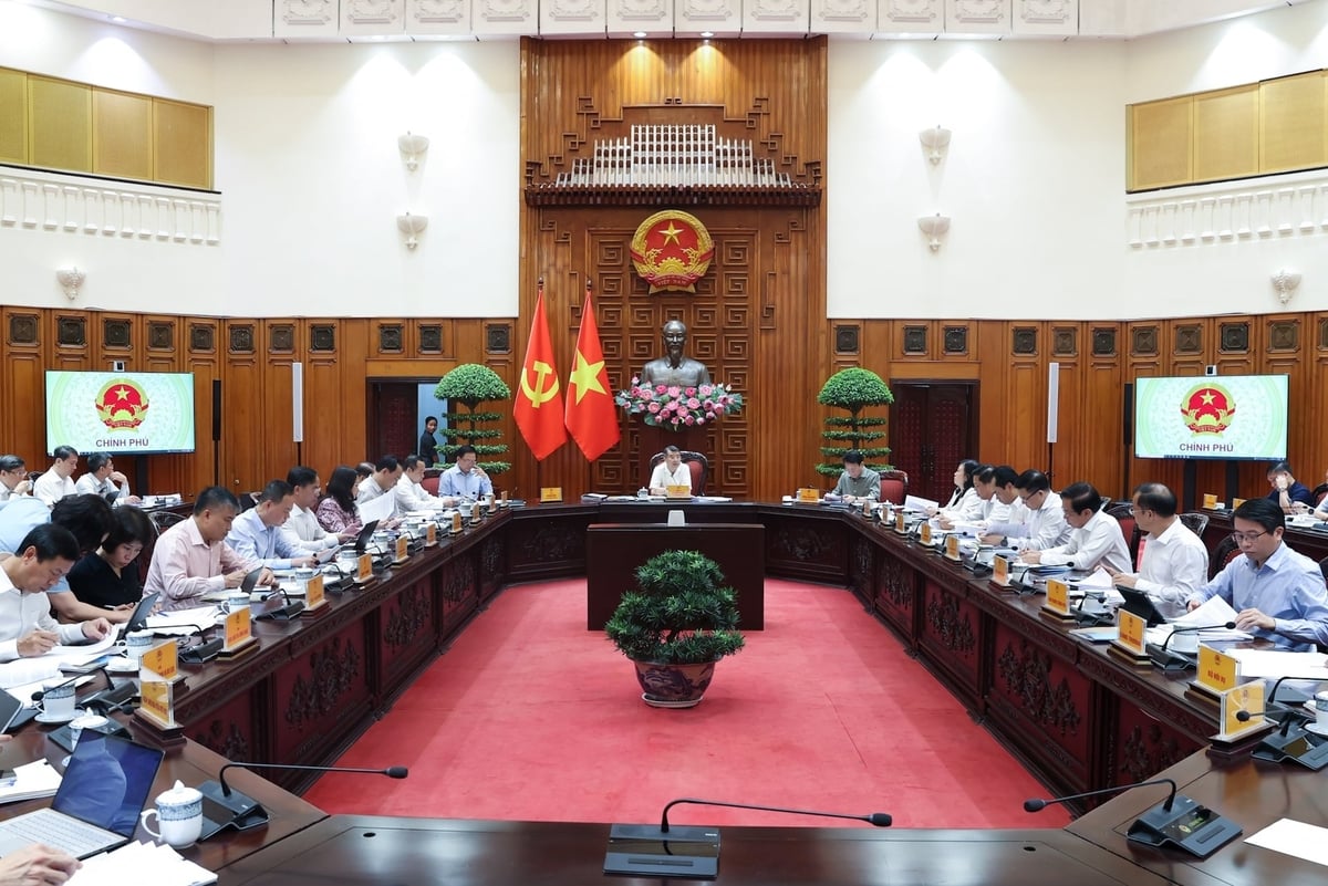Thủ tướng Lê Minh Hưng chủ trì cuộc làm việc về tình hình triển khai xây dựng các cơ sở dữ liệu quốc gia, chuyên ngành; công nghệ chiến lược, sản phẩm công nghệ chiến lược. Ảnh: VGP. Thủ tướng Lê Minh Hưng chủ trì cuộc làm việc về tình hình triển khai xây dựng các cơ sở dữ liệu quốc gia, chuyên ngành; công nghệ chiến lược, sản phẩm công nghệ chiến lược. Ảnh: VGP.