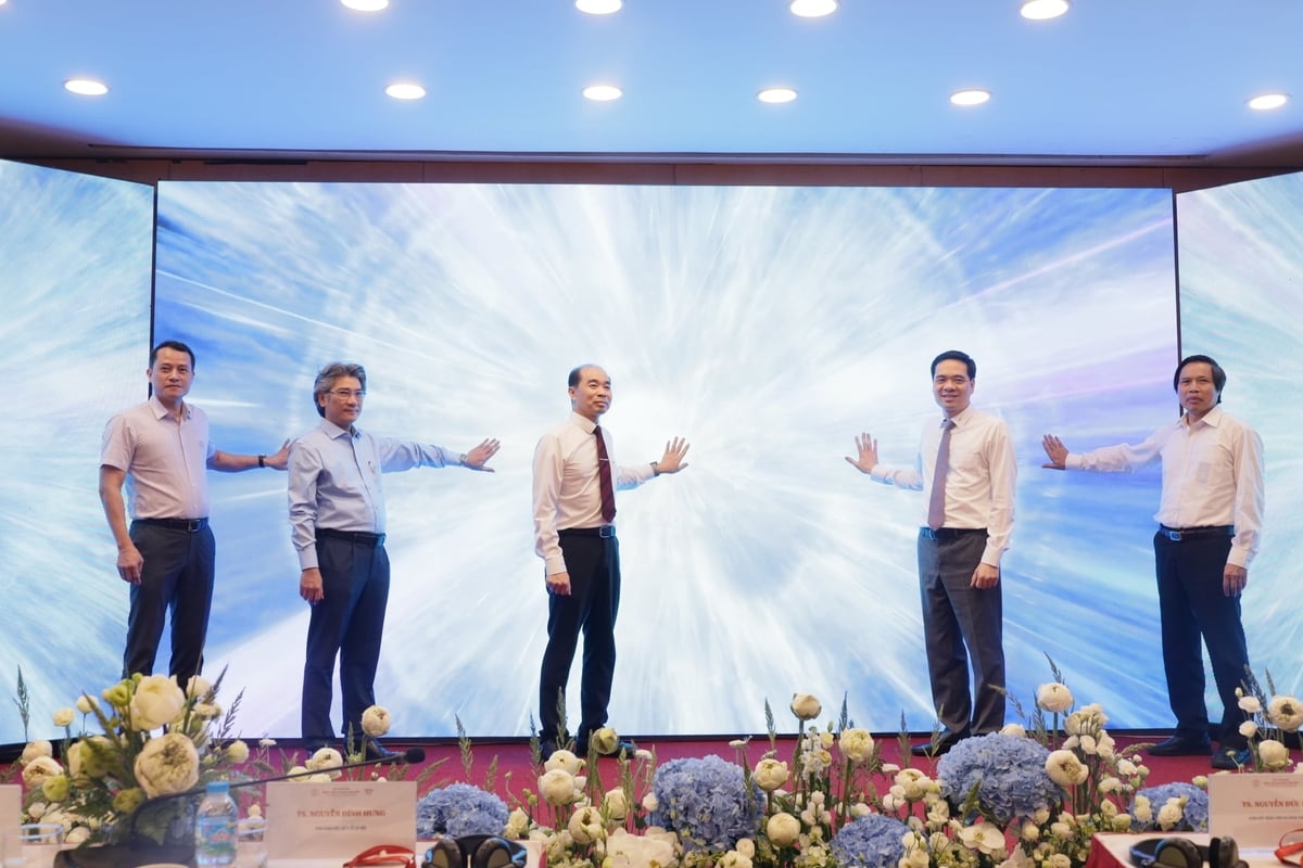 Bệnh viện Đa khoa Xanh Pôn cũng chính thức ra mắt các sáng kiến ứng dụng trí tuệ nhân tạo (AI) trong hỗ trợ dược lâm sàng. Ảnh: Quyết Thắng.
