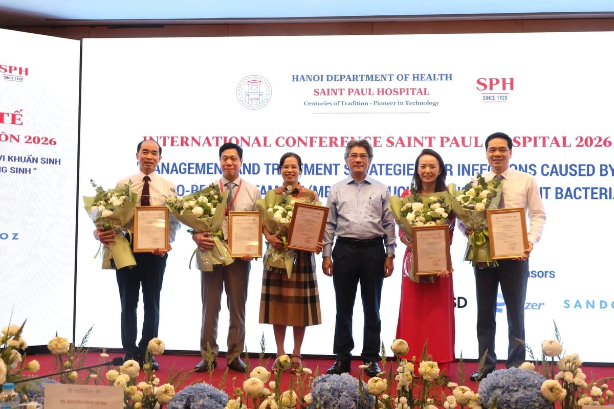 Ban chủ tọa hội thảo tại chương trình. Ảnh: Quyết Thắng.