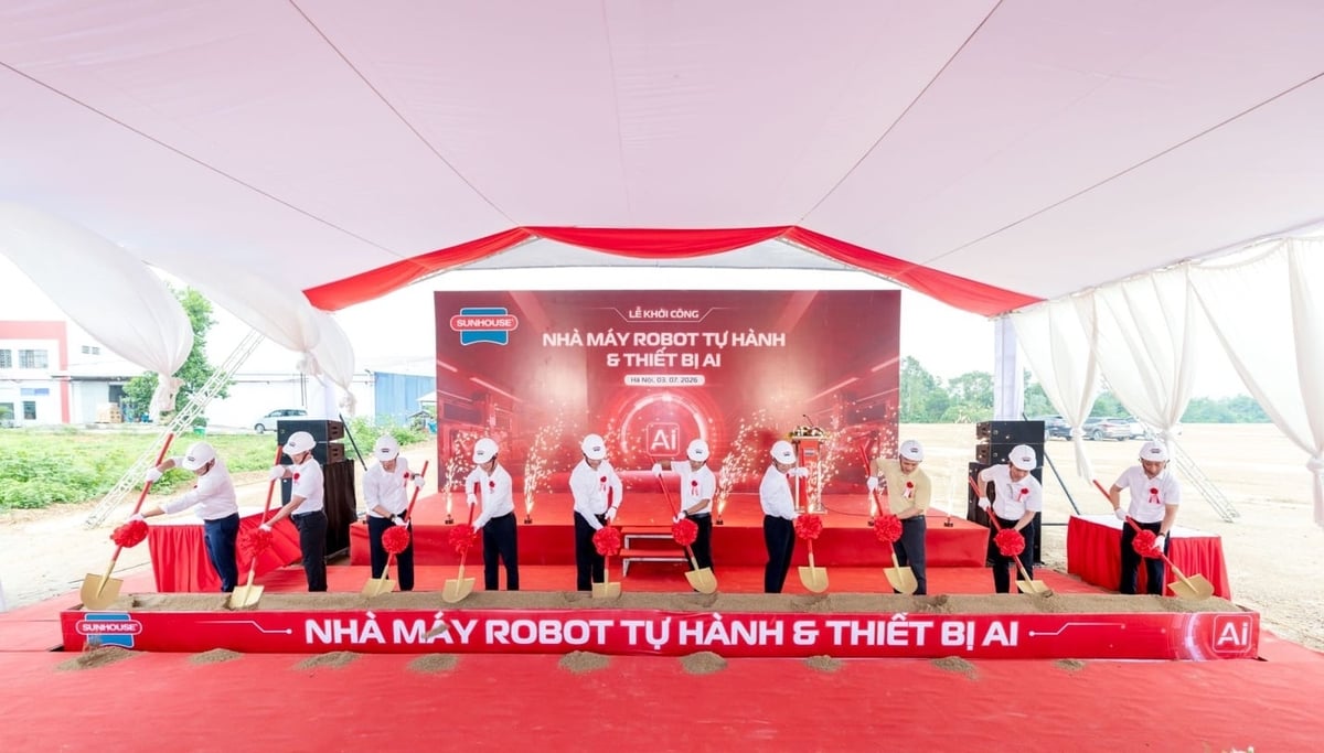 Ban lãnh đạo Tập đoàn SUNHOUSE cùng các đại biểu thực hiện nghi thức khởi công dự án Nhà máy Robot tự hành & Thiết bị AI. Ảnh: SUNHOUSE.