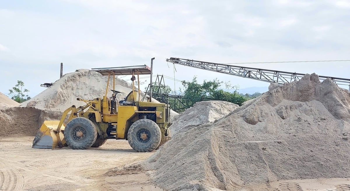 Việc triển khai và nhân rộng các mô hình sản xuất cát nhân tạo được xem là giải pháp thiết thực tại TP. Huế. Ảnh: Văn Dinh.
