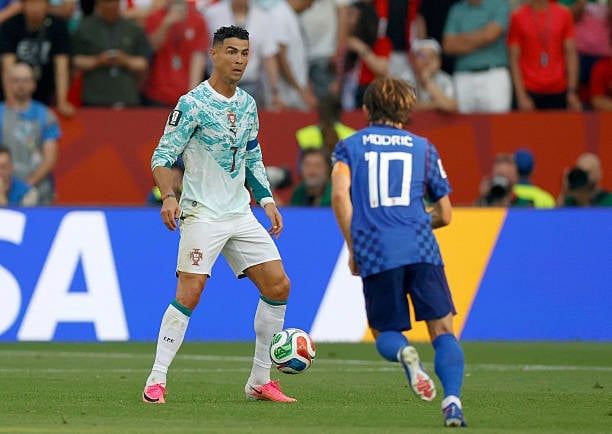 Bàn thắng vào lưới Croatia của Ronaldo là bàn thắng đầu tiên của anh ở vòng knock-out World Cup, đồng thời giúp anh vượt qua kỷ lục cũ của Pepe để trở thành cầu thủ lớn tuổi nhất ghi bàn ở các vòng đấu loại trực tiếp. Ảnh: Getty Images. 