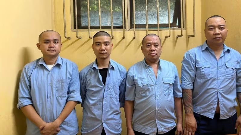 Nhóm đối tượng tổ chức đánh bạc dưới hình thức cá độ bóng đá bị Công an TP Hà Nội bắt giữ. Ảnh: CA Hà Nội.