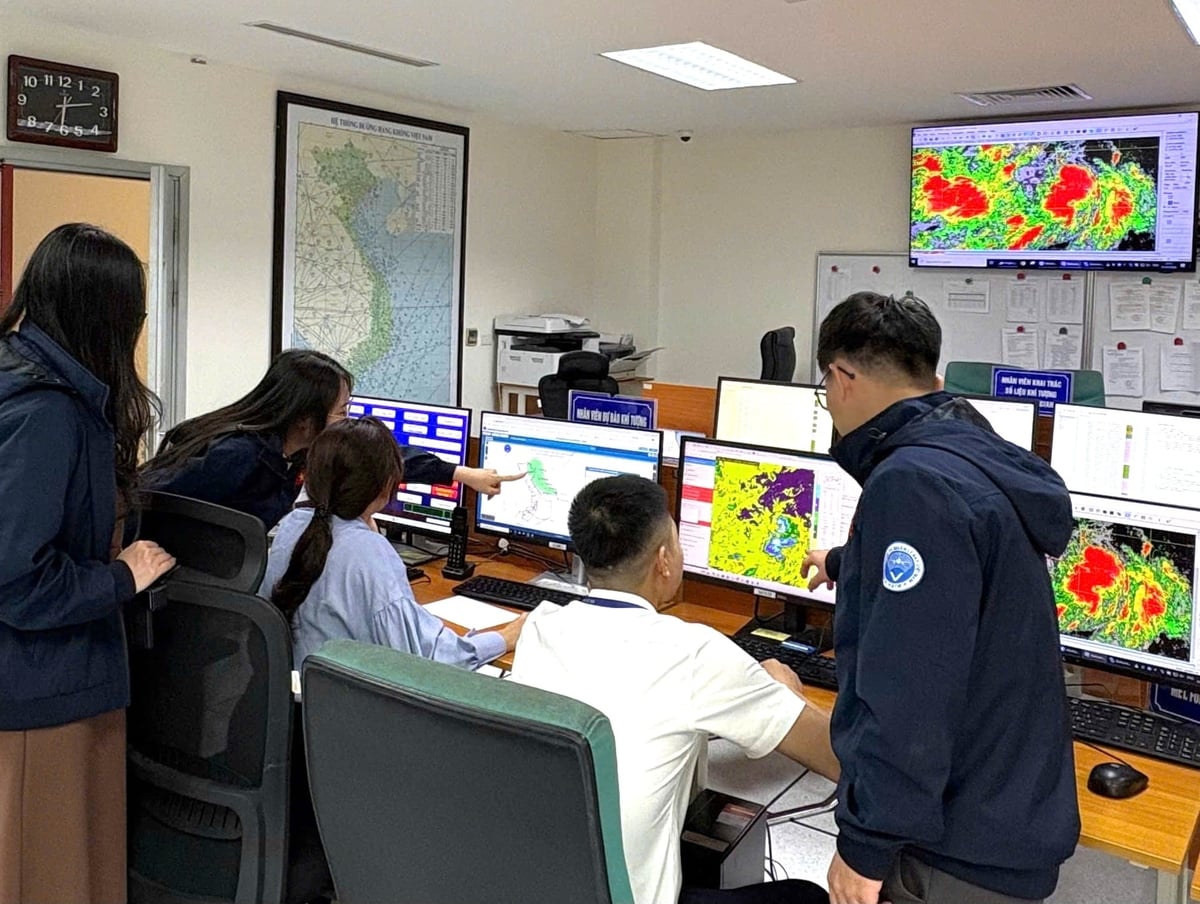 Trung tâm Khí tượng hàng không triển khai chế độ trực tăng cường 24/24 giờ theo dõi diễn biến bão số 1. Ảnh: AMC.