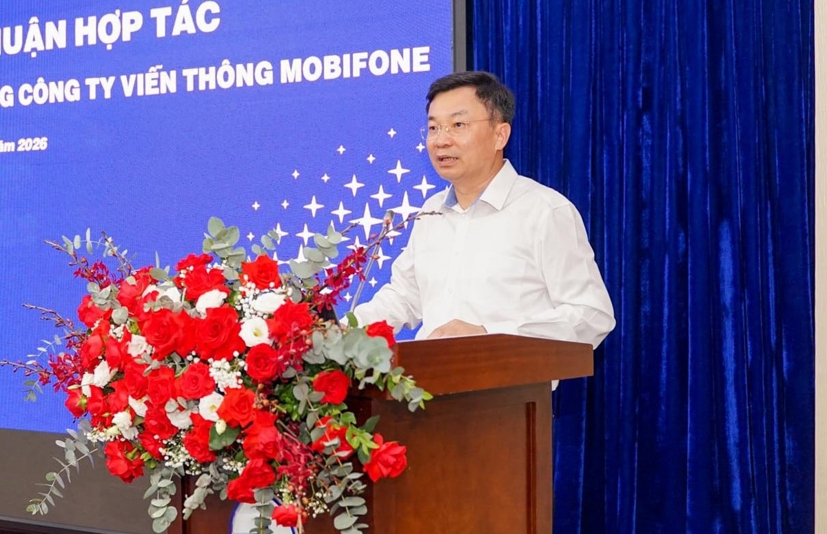 Thiếu tướng Trương Sơn Lâm, Chủ tịch HĐTV MobiFone phát biểu tại lễ ký kết. Ảnh: EVN.