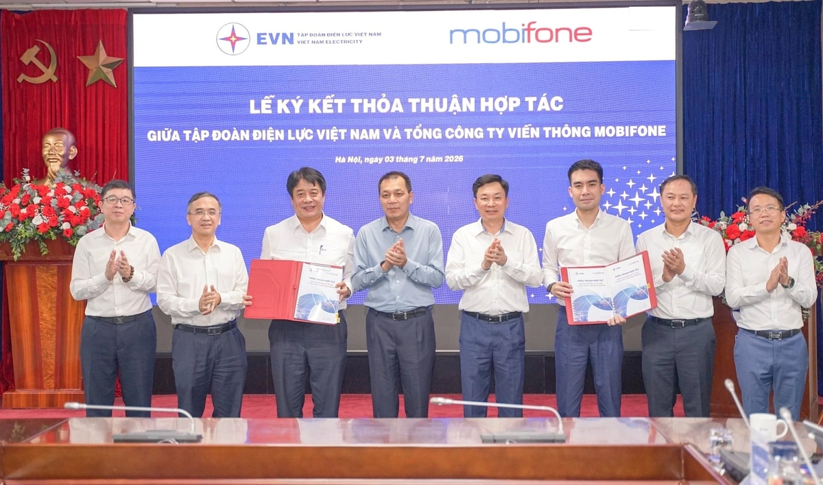 Lễ ký kết thỏa thuận hợp tác giữa EVN và MobiFone. Ảnh: EVN.
