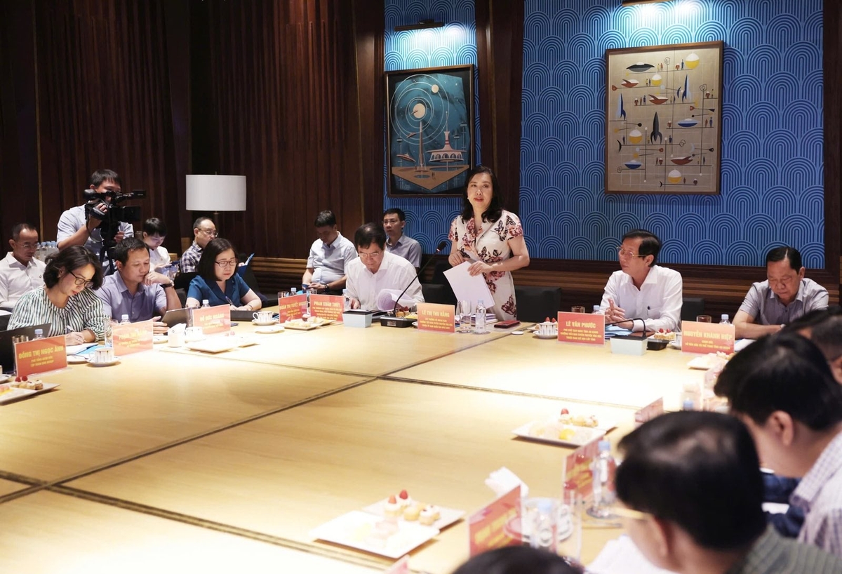Thứ trưởng Bộ Ngoại giao Lê Thị Thu Hằng làm việc với tỉnh An Giang tại Phú Quốc. Ảnh: MOFA.
