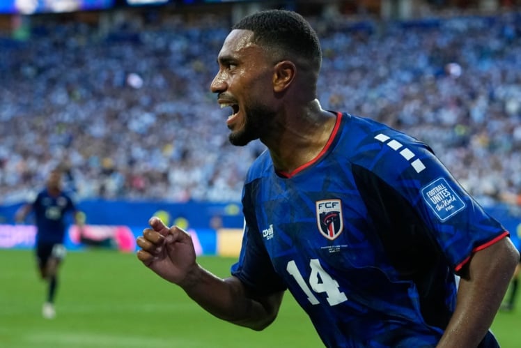 Duarte khiến người hâm mộ cả thế giới nhìn thấy sự kiên cường của Cape Verde. Ảnh: AP.