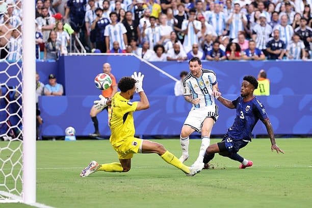Messi lập kỷ lục vô tiền khoáng hậu khi có lần ra sân thứ 30 tại sân chơi World Cup. Ảnh: Getty Images.