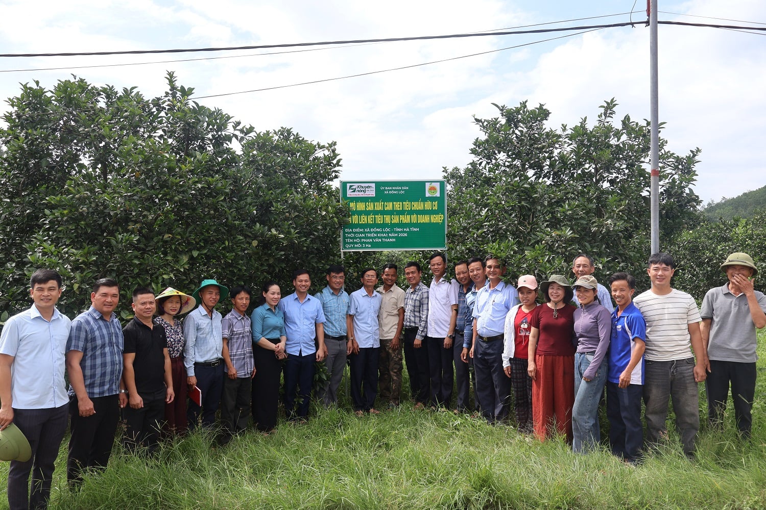 Năm 2026, Trung tâm Khuyến nông Hà Tĩnh tiếp tục nhân rộng mô hình sn xuất cam đạt tiêu chuẩn hữu cơ gắn liên kết tiêu thụ sản phẩm tại xã Đồng Lộc. Ảnh: Ánh Nguyệt.