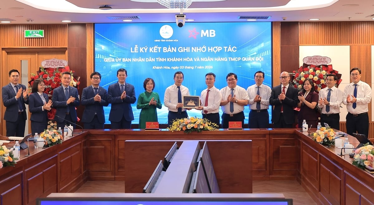 MB và UBND tỉnh Khánh Hòa ký kết Bản ghi nhớ hợp tác. Ảnh: MB.