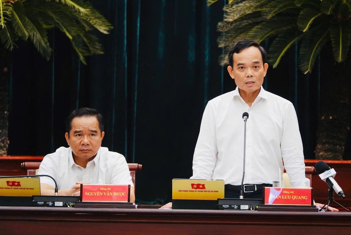 Theo Bí thư Thành ủy TP.HCM Trần Lưu Quang, trong bối cảnh quỹ thời gian còn lại của năm không còn nhiều, áp lực đè nặng lên các ngành, các cấp là vô cùng lớn, đòi hỏi những giải pháp mang tính đột phá và quyết liệt hơn nữa trong giai đoạn cuối năm. Ảnh: Linh Bảo.