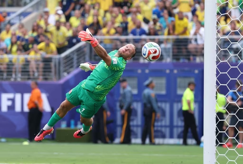 Thủ môn Orjan Nyland góp công lớn vào chiến thắng của Na Uy. Ảnh: FIFA.