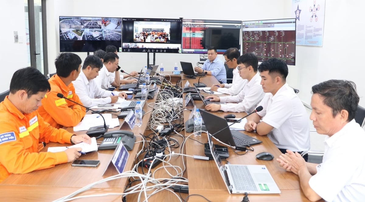 Các lực lượng tham gia diễn tập tại Phòng mô phỏng các đơn vị điều độ và các trạm biến áp 500kV. Ảnh: PTC3.