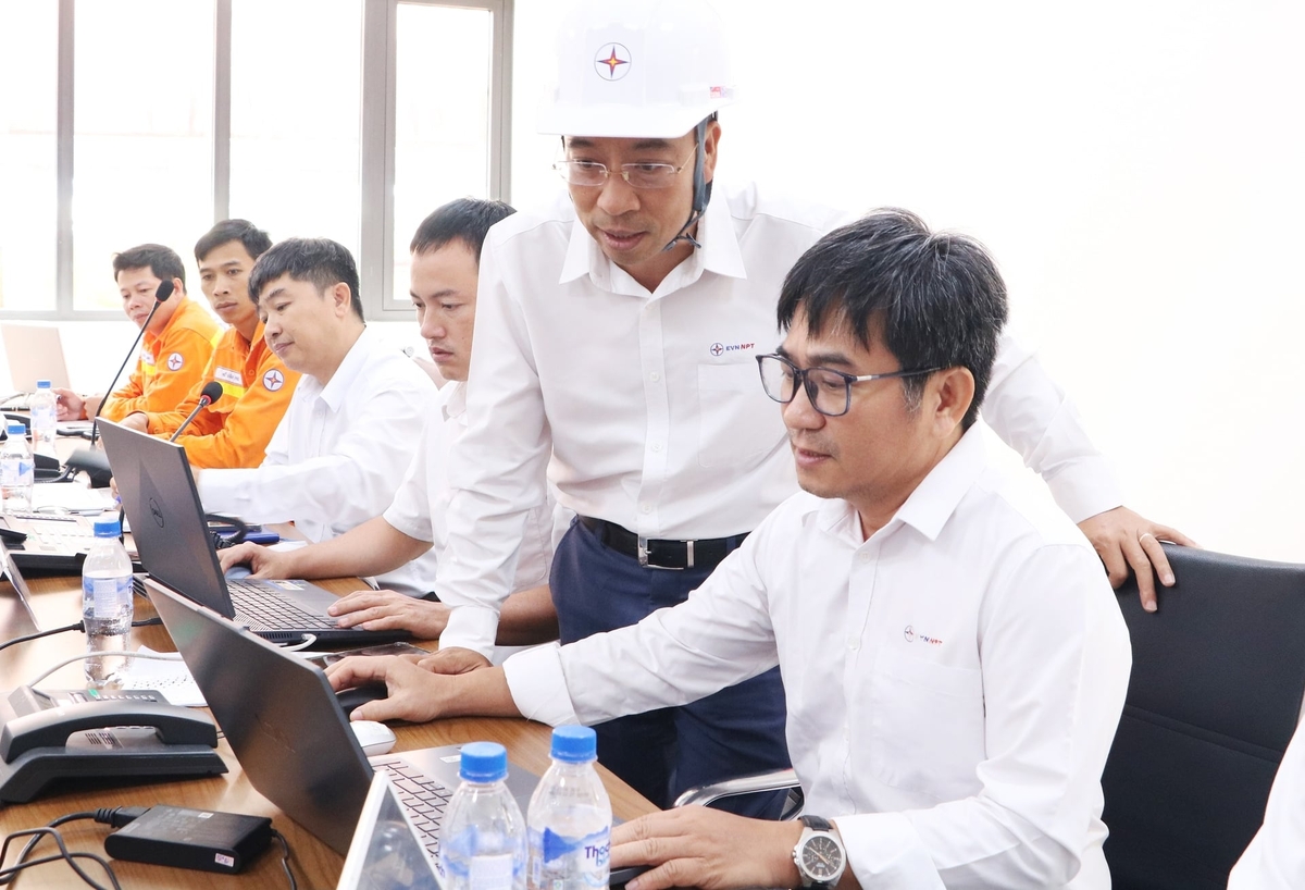 Ông Huỳnh Quang Thịnh - Phó Giám đốc PTC3 trực tiếp chỉ huy công tác diễn tập, kiểm tra diễn biến tình huống và phối hợp xử lý giữa các bộ phận. Ảnh: PTC3.