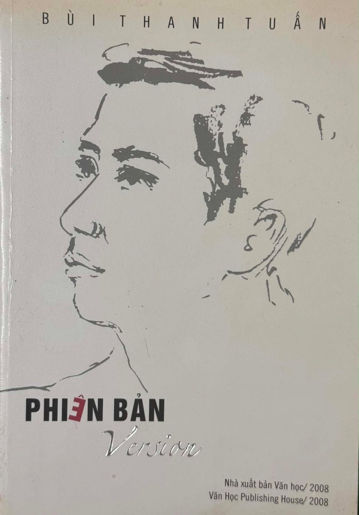 Tập thơ 'Phiên bản' song ngữ Việt - Anh của nhà thơ Bùi Thanh Tuấn. Ảnh: TL