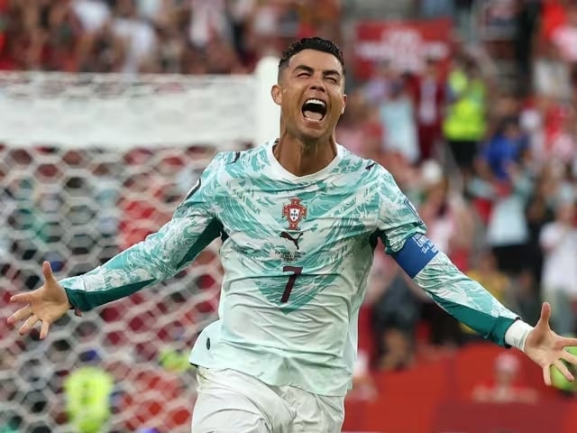 C.Ronaldo đang là tâm điểm chú ý trước trận Bồ Đào Nha - Tây Ban Nha. Ảnh: FIFA.
