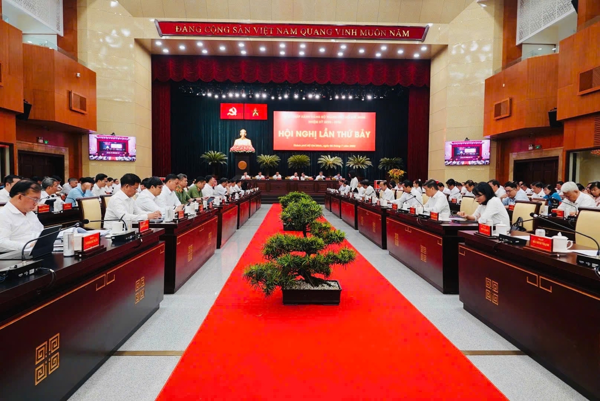 Hội nghị lần thứ 7 mở rộng Ban Chấp hành Đảng bộ TP.HCM khóa I, nhiệm kỳ 2025-2030. Ảnh: Linh Bảo.