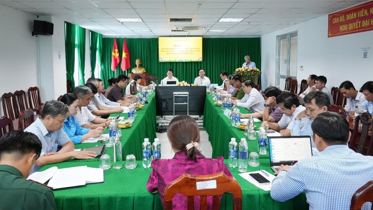 Đoàn kiểm tra liên ngành về an toàn thực phẩm thực hiện công tác kiểm tra tại địa phương. Ảnh: Bộ Y tế.