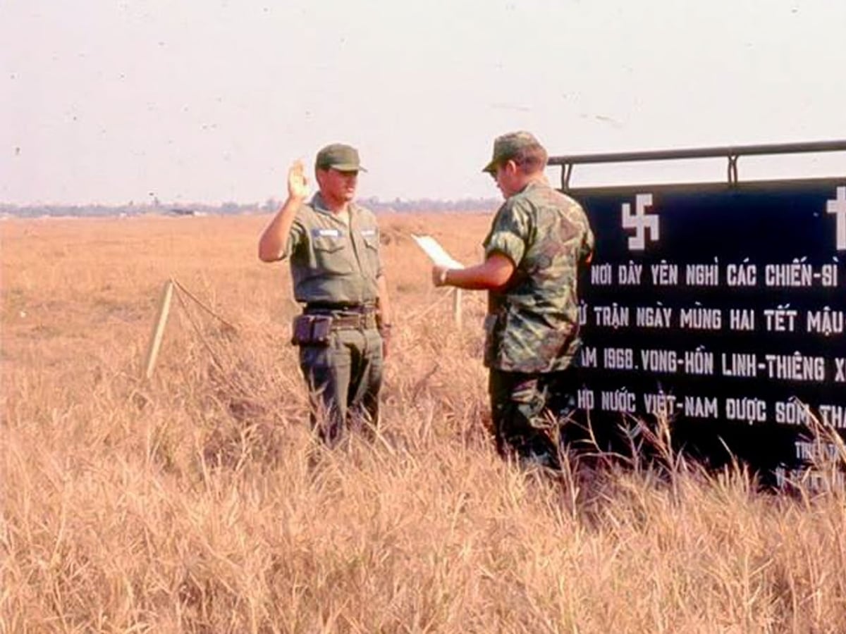 Ảnh chụp bảng thông báo nơi chôn cất các chiến sĩ hy sinh vào mùng hai Tết Mậu Thân 1968. Ảnh: Bộ Tư lệnh TP.HCM.