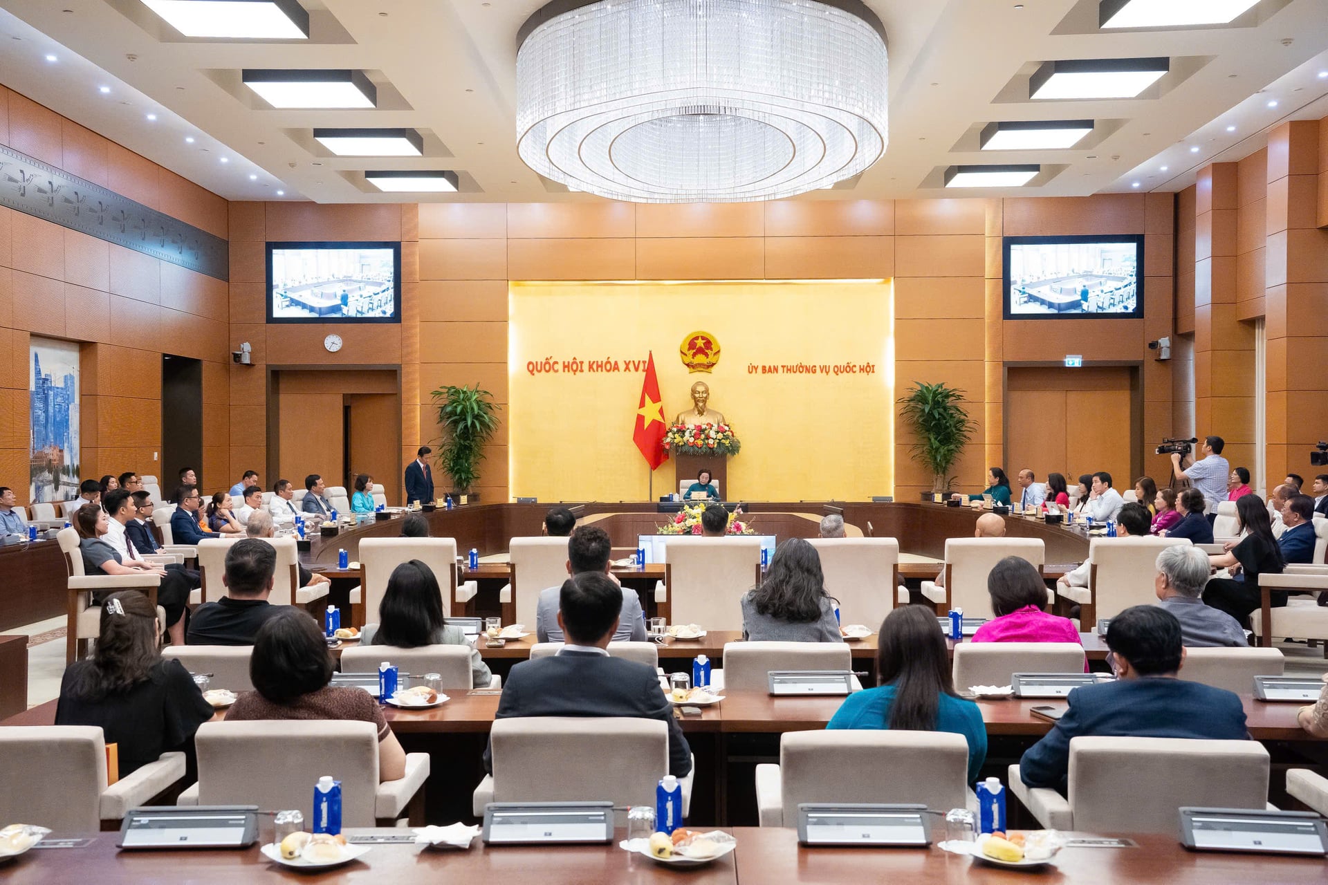 Phó Chủ tịch Quốc hội Nguyễn Thị Thanh gặp mặt với Đoàn đại biểu Khoa học - Doanh nhân - Doanh nghiệp của Hội nghiên cứu khoa học về Đông Nam Á - Việt Nam. Ảnh: TTXVN. 