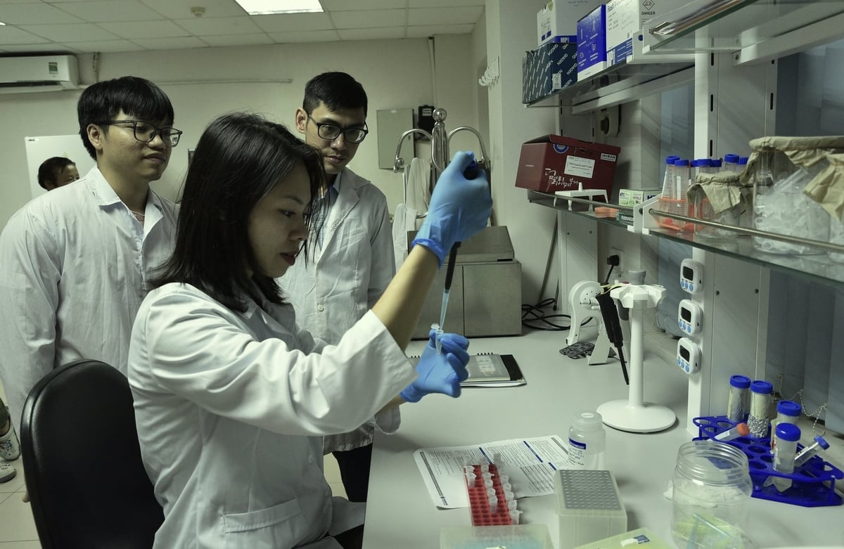Nghiên cứu khoa học ở Viện Di truyền Nông nghiệp. Ảnh: Dương Đình Tường.
