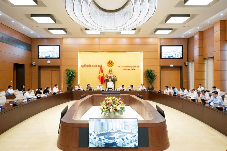 Phiên họp thứ tư của Ủy ban Thường vụ Quốc hội. Ảnh: VGP.
