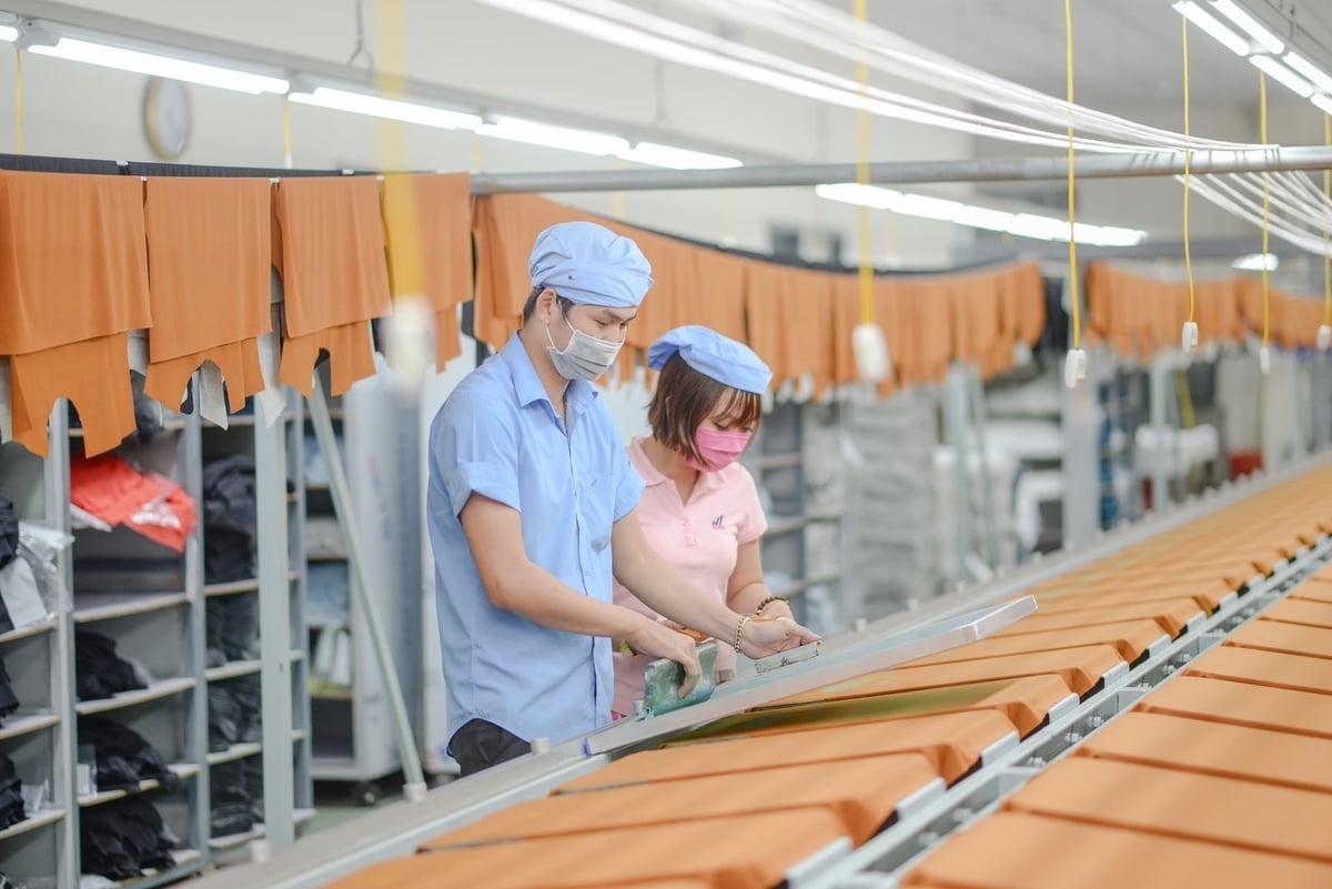 Việt Nam đang triển khai các sáng kiến hợp tác đến năm 2030 nhằm thúc đẩy mô hình kinh tế tuần hoàn, sản xuất bền vững và hiệu quả năng lượng trong ngành dệt may. Ảnh: VGP.