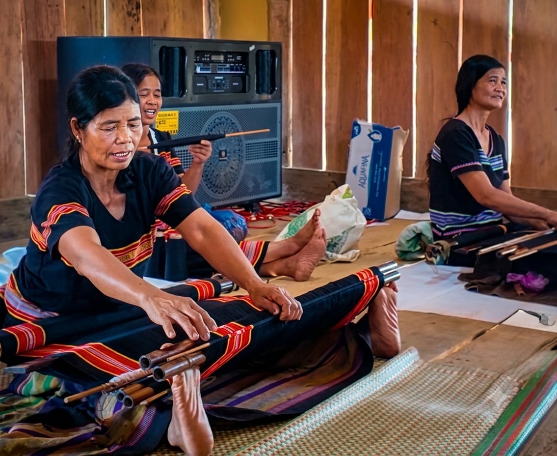 Đầu năm 2026, Bộ Văn hóa, Thể thao và Du lịch đã đưa Nghề dệt của người Giẻ - Triêng vào Danh mục quốc gia về di sản văn hóa phi vật thể. Ảnh: Võ Hà.