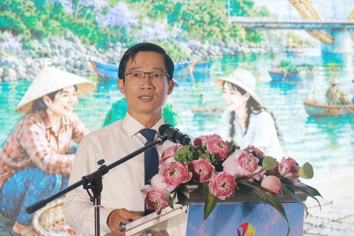 Ông Tán Văn Vương, Phó Giám đốc Sở Văn hóa, Thể thao và Du lịch Đà Nẵng phát biểu tại chương trình. Ảnh: Lan Anh.