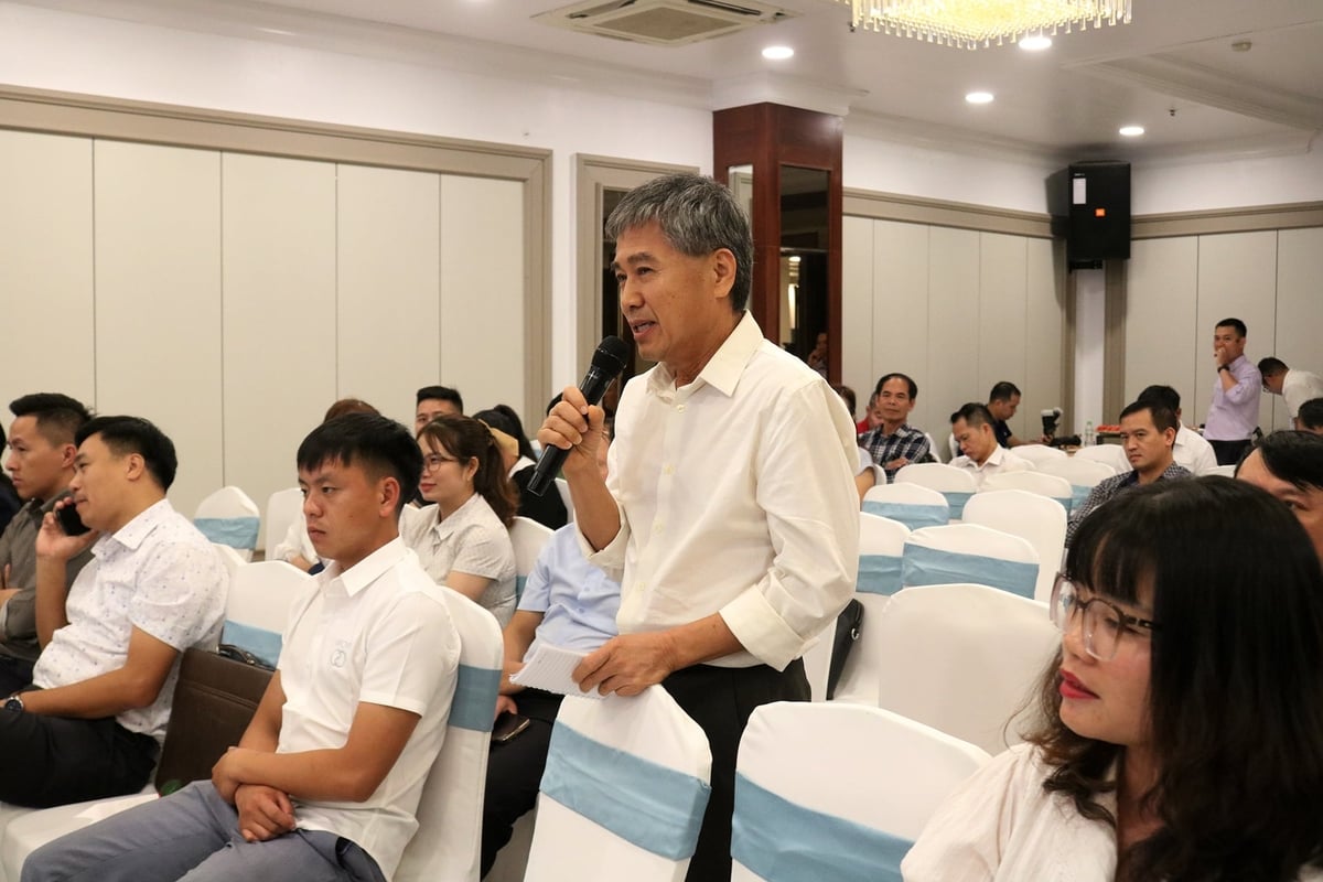 Đại biểu doanh nghiệp đầu tư về du lịch tại Lào Cai phát biểu tại hội nghị.Ảnh: Bích Hợp.
