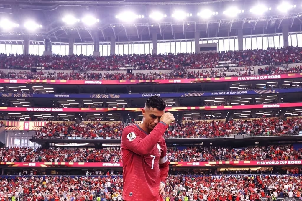 Nỗi thất vọng của Ronaldo sau trận Bồ Đào Nha - Tây Ban Nha. Ảnh: FIFA.